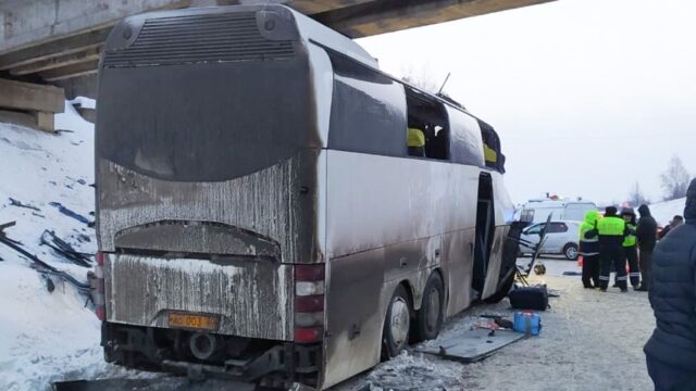 Под Рязанью автобус с пассажирами врезался в опору моста. Есть погибшие