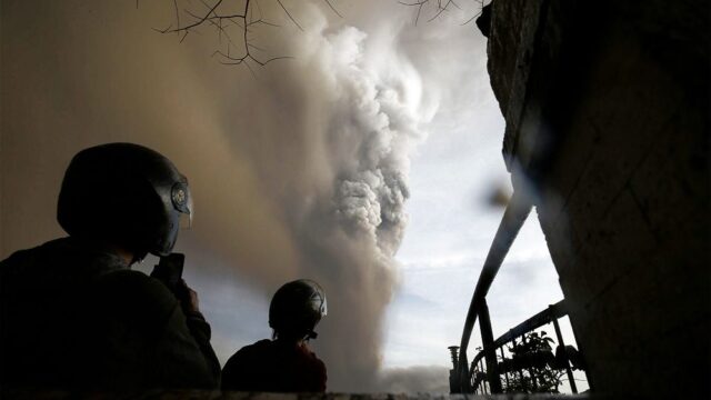 Власти Филиппин объявили эвакуацию из-за извержения вулкана Тааль