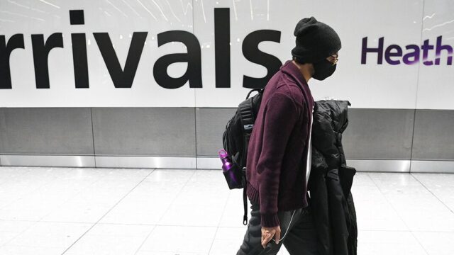 Великобритания введет 10-дневную самоизоляцию для всех путешественников