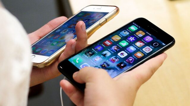 Два студента из Орегона нанесли Apple ущерб почти в миллион долларов, меняя фальшивые айфоны на настоящие