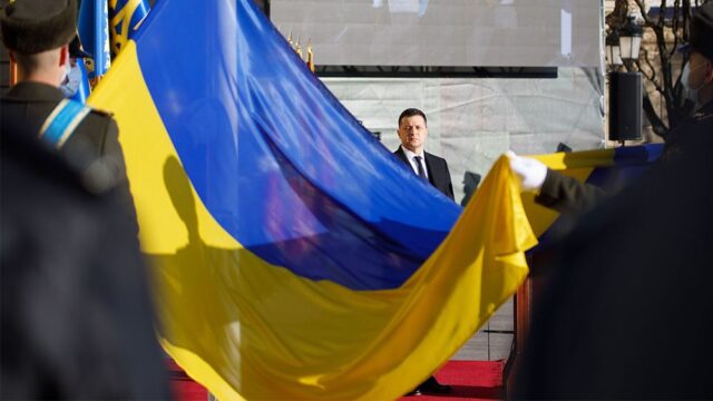 «Зеленский — самое большое разочарование года». Что обещал и что сделал президент Украины за 2020 год