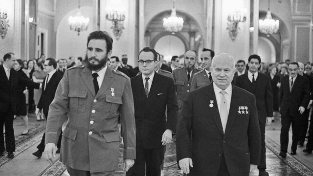 «Большое спасибо, советская партия!». Как СССР поставлял на Кубу нефть, продовольствие, оружие и практически все остальное