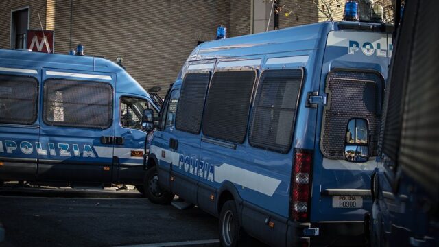 В Италии задержали около 20 человек, которые нелегально перевозили мигрантов в Европу