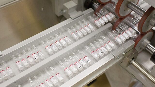 Россия стала пятой по объему производства вакцин от COVID-19 в мире