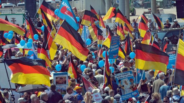 В Берлине прошли митинги ультраправых и их противников