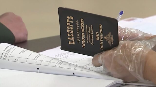 Обложки для паспорта как у Шойгу передали Медведеву и Лаврову