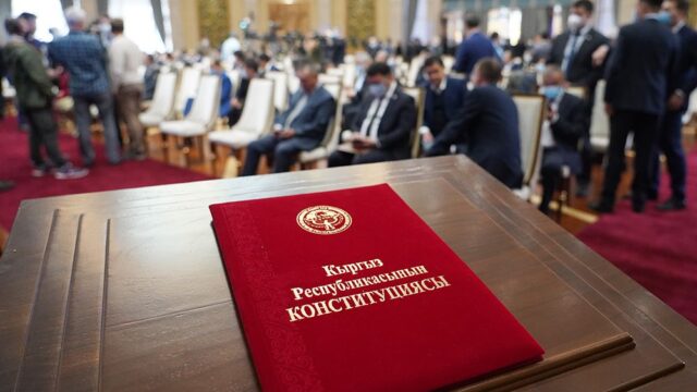 Правительство Киргизии возглавил первый вице-премьер Артем Новиков