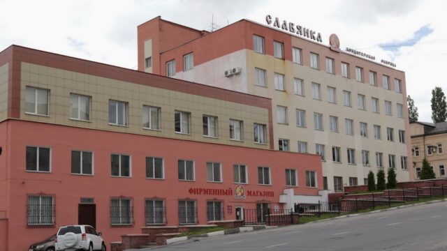Работница кондитерской фабрики под Белгородом упала в чан с кипящей карамелью и погибла