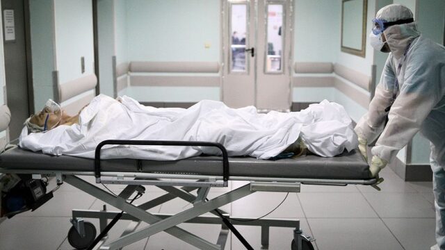 В России повторился суточный рекорд смертности от коронавируса