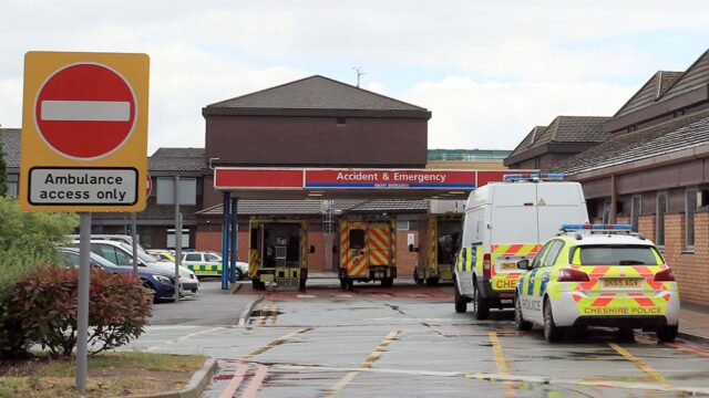 В Великобритании отпустили под залог сотрудницу больницы, которую подозревают в убийстве новорожденных