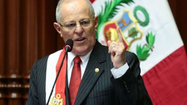 Президент Перу объявил об уходе в отставку