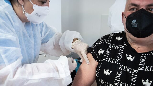 Словакия прекращает применение российской вакцины «Спутник V»