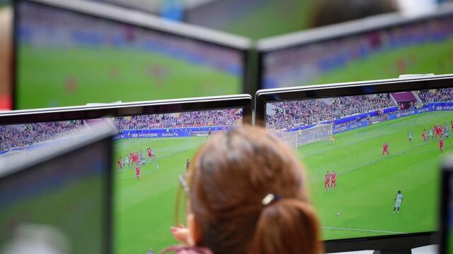 Арбитры впервые назначили пенальти по видеоповтору на Чемпионате мира по футболу