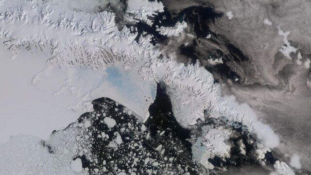 Гигантский айсберг откололся от берегов Антарктиды