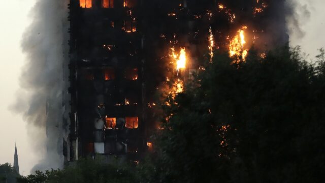 В Лондоне загорелся 27-этажный дом. Пострадали 30 человек
