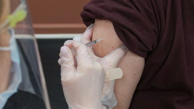Мурашко заявил о запуске в гражданский оборот вакцины «Спутник Лайт»
