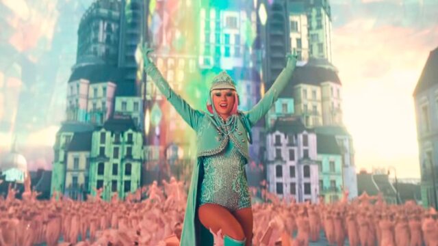 Взрыв на фабрике красок: Тейлор Свифт выпустила первую песню за два года и новый клип ME!