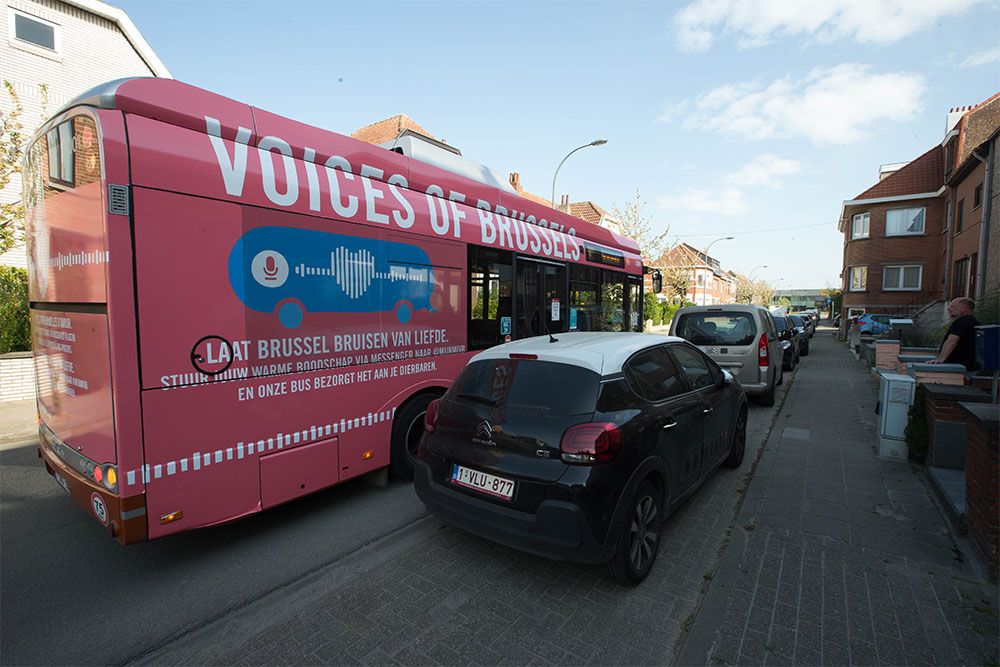 В Брюсселе можно записать аудиосообщение человеку, которого давно не видел из-за самоизоляции — его передаст специальный автобус