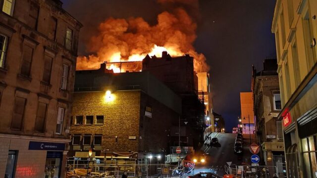 Школа искусств в Глазго сгорела во второй раз за четыре года