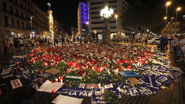 В Барселоне решили разобрать мемориал на Рамбле, где был теракт