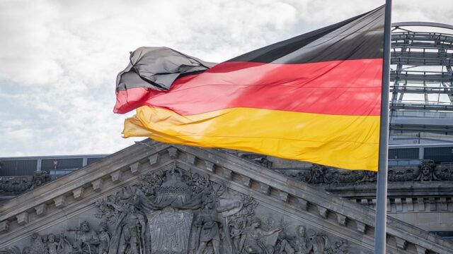 Депутат Бундестага: Германия готовится к конфликту с Россией