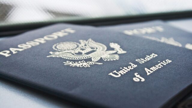 В погоне за синим паспортом: исчезнет ли «родильный туризм» в США