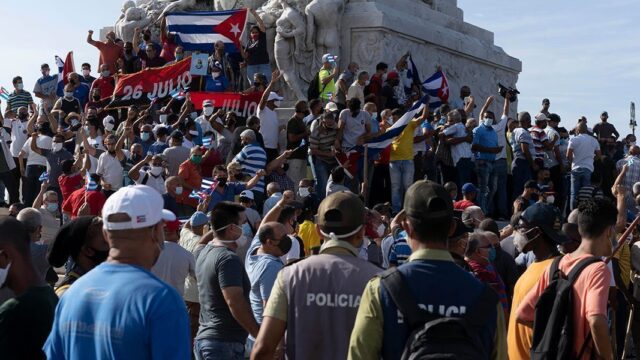 Кубинцы выступили против дефицита и переполненных больниц: фотогалерея