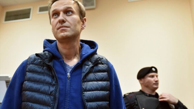 Алексея Навального увезли в больницу из спецприемника