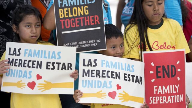 На границе США с Мексикой почти две тысячи детей разделили с родителями за шесть недель