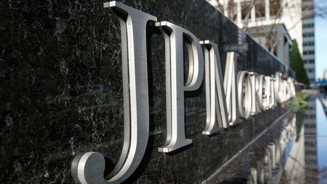 Инвестбанк JPMorgan опасается потерять $1 млрд из-за событий на Украине