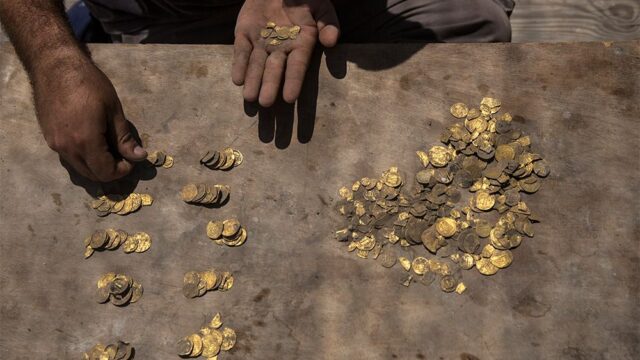В Израиле нашли золотые монеты времен Аббасидского халифата