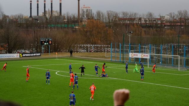 «Вижу в этом некое упрямство»: что думают болельщики в Беларуси и Таджикистане о продолжении национальных футбольных первенств