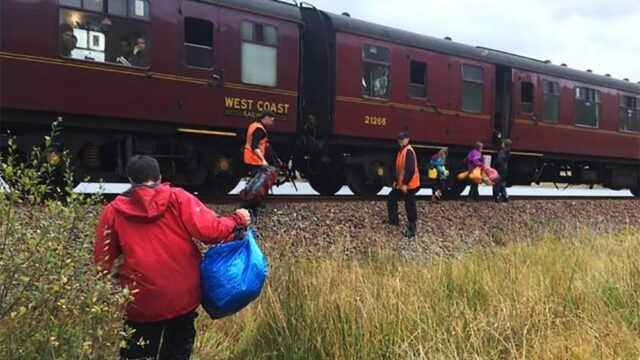 «Хогвартский экспресс» спас семью, застрявшую в горах Шотландии