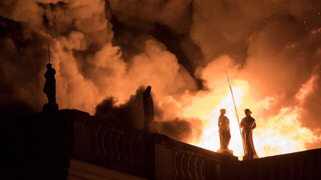 В Рио-де-Жанейро сгорел Национальный музей Бразилии