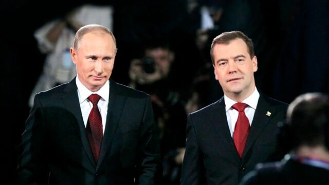 Путин и Медведев отчитались о доходах за 2017 год