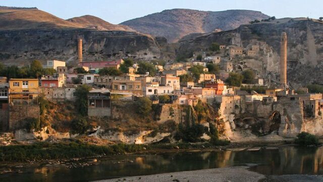 В Турции затопят населенный курдами античный город ради гидроэлектростанции