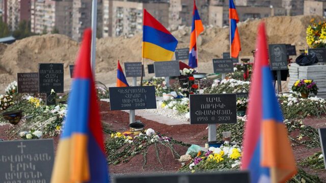 Пашинян объявил в Армении трехдневный траур по погибшим в Карабахе