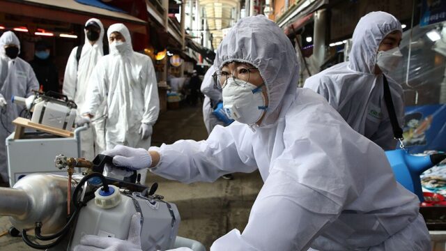 Эксперты: Китай и ВОЗ могли действовать быстрее в первые дни пандемии