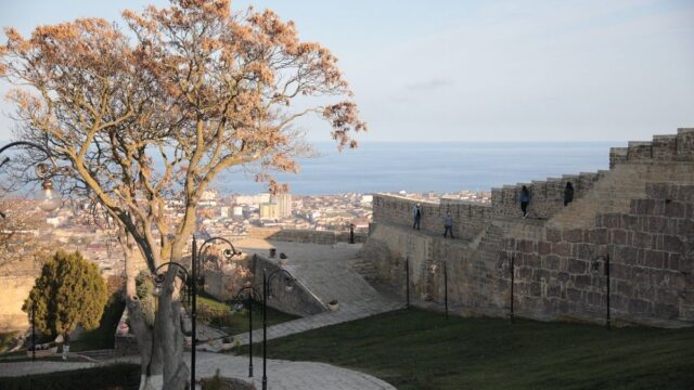 В Дербенте из-за дождей обрушилась часть древней крепостной стены — памятника ЮНЕСКО