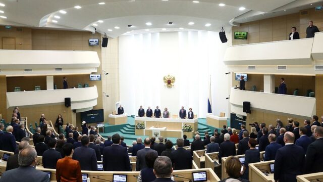 Совет Федерации одобрил законопроект о запрете фейковых новостей и неуважении к власти