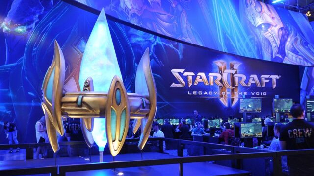 Искусственный интеллект от Google обыграл профессиональных игроков в стратегию StarCraft II