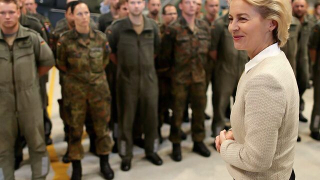 Минобороны Германии закупит форму для беременных военнослужащих