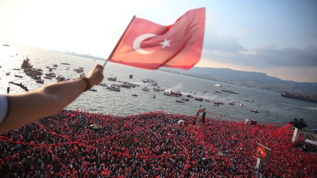 В Измире несколько миллионов человек вышли на акцию оппозиции