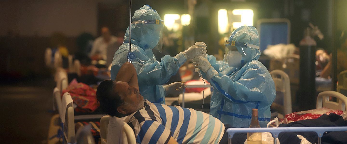 В Индии впервые за сутки заразились больше 400 тысяч человек