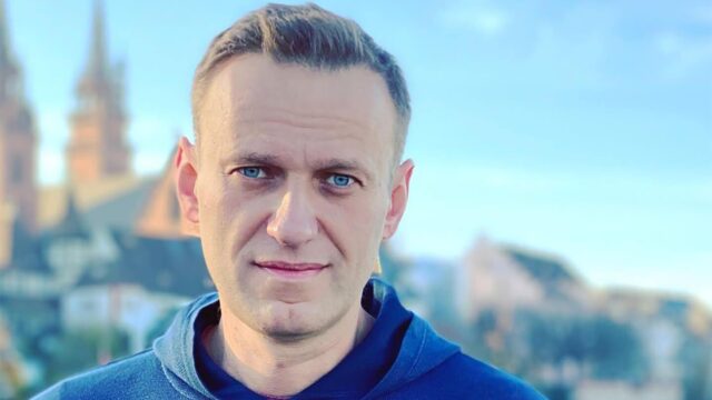 Навальный заявил, что вернется в Россию 17 января
