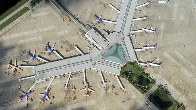 В аэропорту Орландо задержали несколько международных рейсов из-за засорившегося туалета