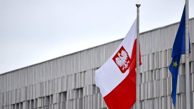 Россия объявила о «зеркальной» высылке большинства польских дипломатов