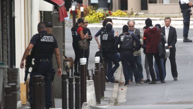 В квартире в пригороде Парижа нашли взрывчатку «Мать Сатаны». Задержаны двое подозреваемых