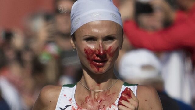 Белоруска Ольга Мазуренок выиграла марафон на чемпионате Европы, хотя у нее шла кровь из носа