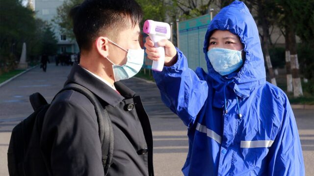 Северная Корея сообщила о первом случае подозрения на коронавирус